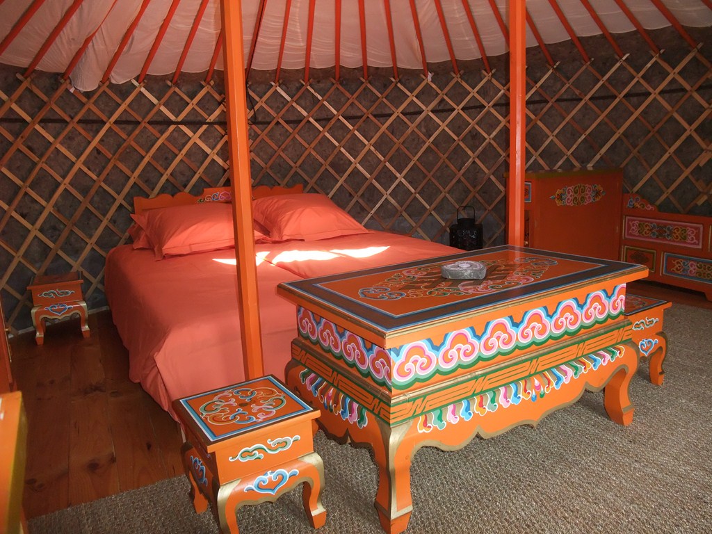 nuits-insolites-yourte-interieur